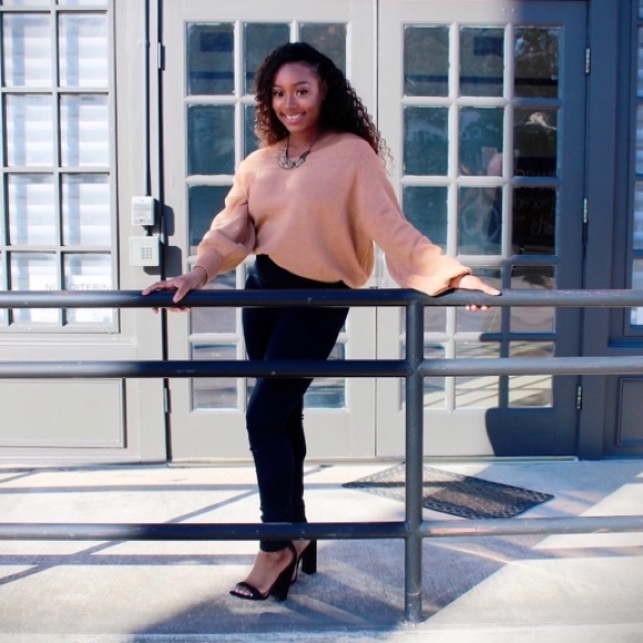 Meet your Posher, Bria - Picture 1 of 1